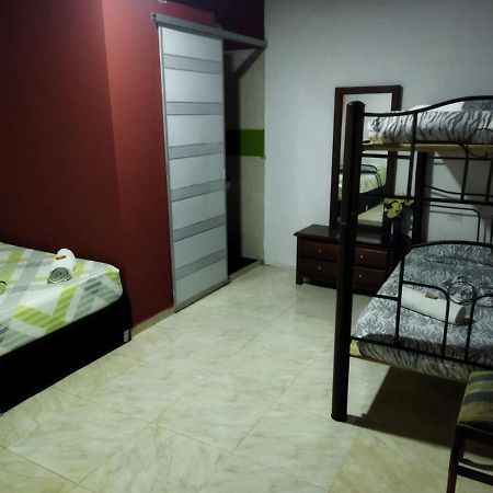 Hostal Sarita Villavieja Buitenkant foto