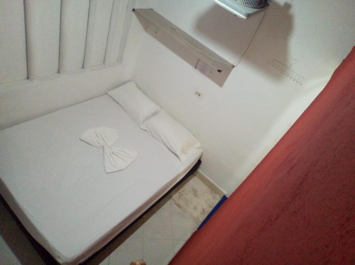 Hostal Sarita Villavieja Buitenkant foto