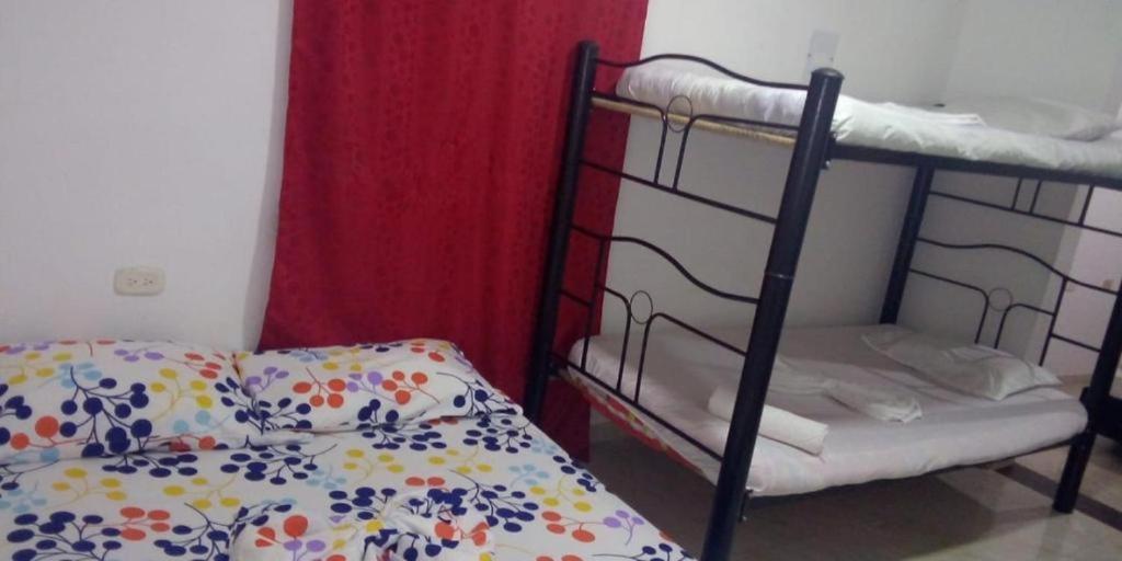 Hostal Sarita Villavieja Buitenkant foto