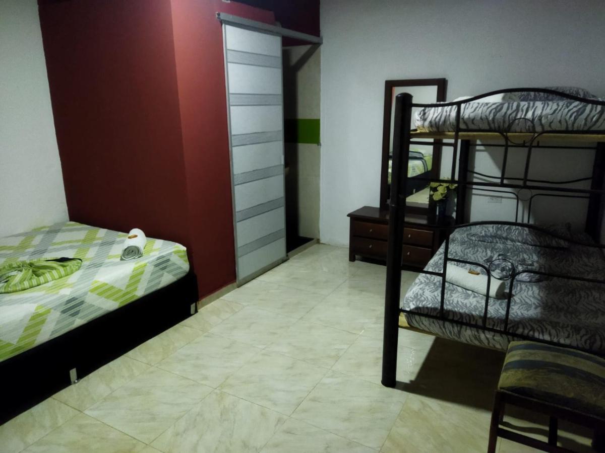 Hostal Sarita Villavieja Buitenkant foto