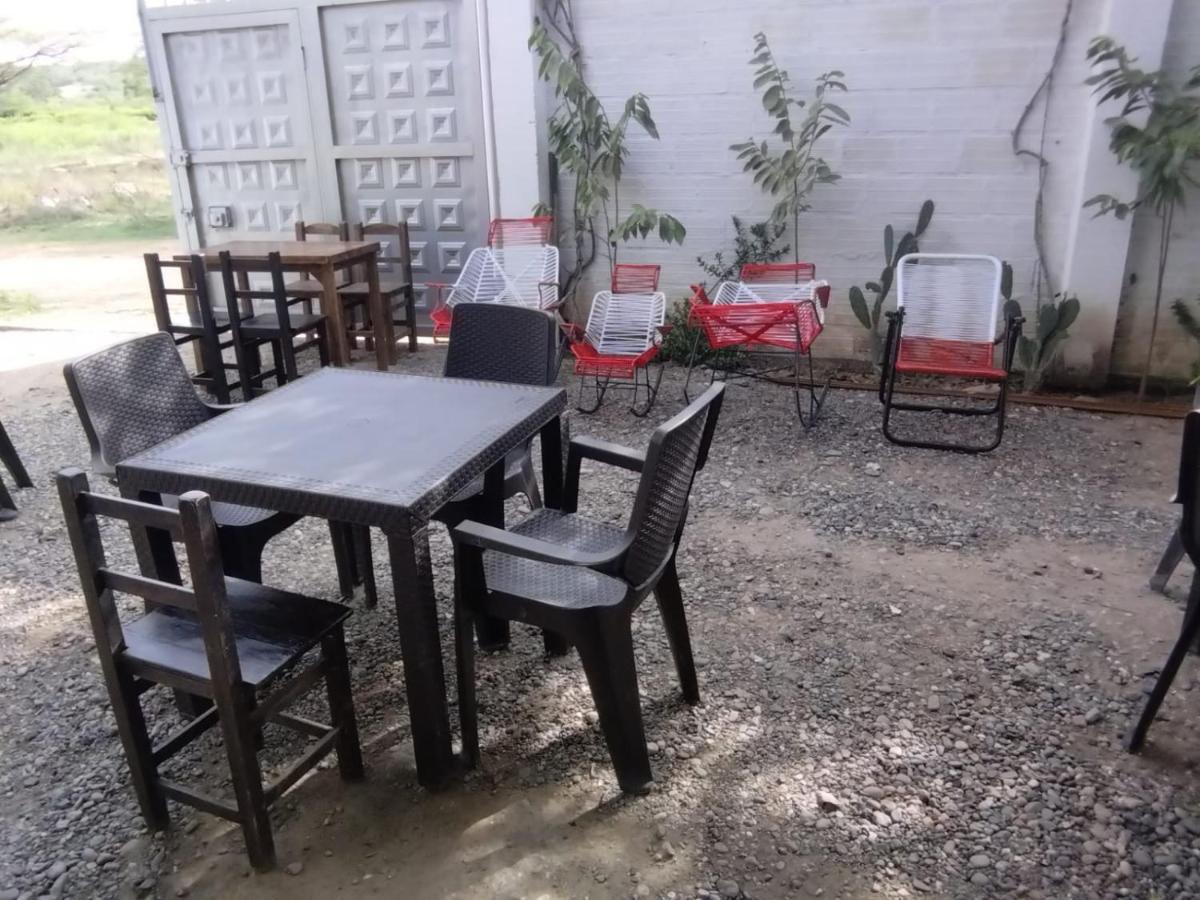 Hostal Sarita Villavieja Buitenkant foto