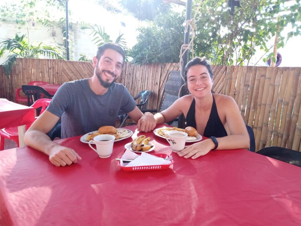 Hostal Sarita Villavieja Buitenkant foto